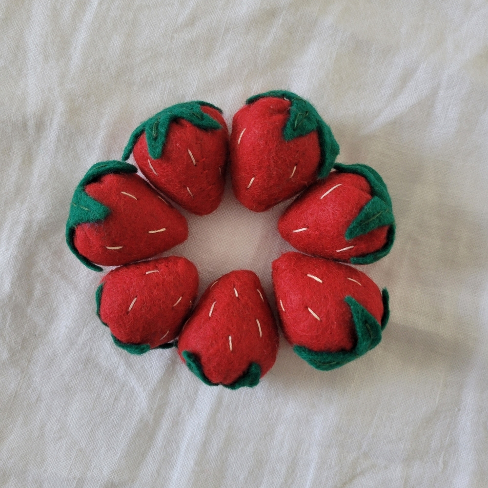 Felt Strawberries Play Toy Children Toddler Pretend Play- HANDMADE/Set of 5